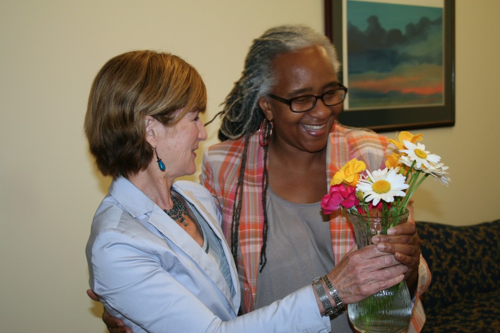 Martha Stewart surprises Elsie Harris with flowers