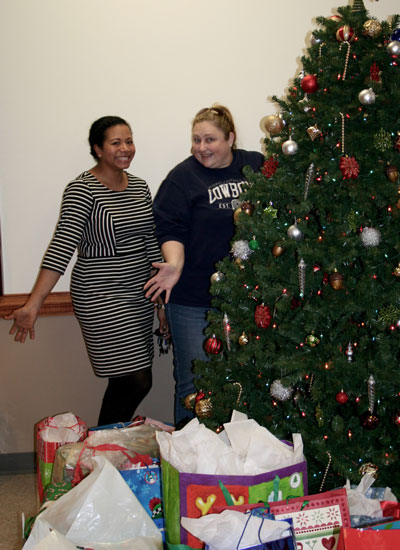 army-corps-of-engineers-dropping-off-presents_400